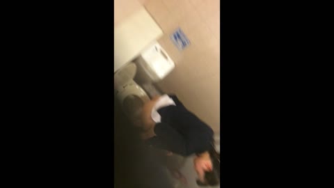         【レア】某ショップ★制服姿が多い午後４時の♥女子トイレ盗撮♥ JK 編 008
    