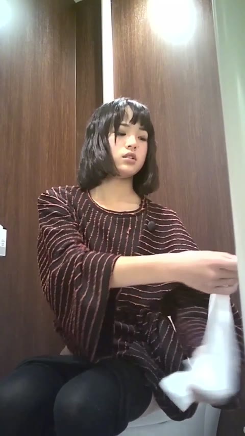         【レア】おしゃれカフェ★美人が多く絶対ドキドキする♥女子トイレ盗撮♥ アソート 編 002
    