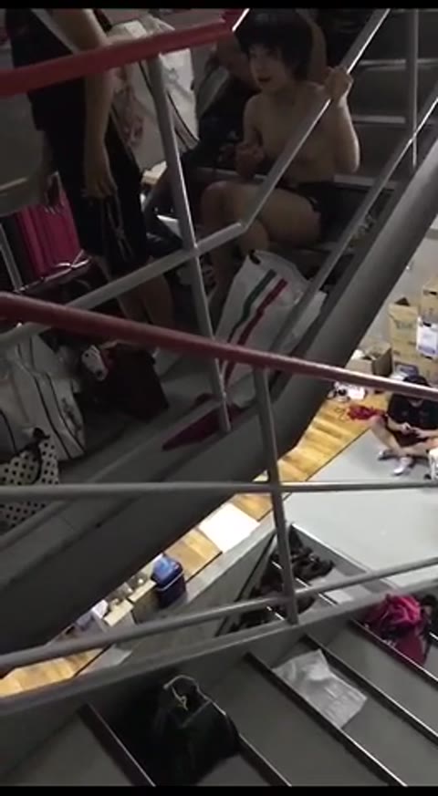         階段バレー部着替え その２
    