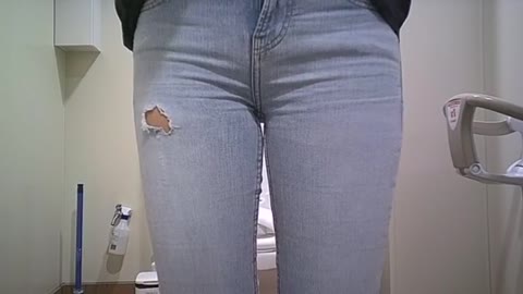         とあるティーンのトイレ風景 5
    