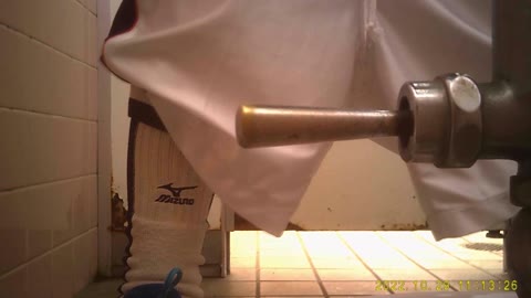         【狐印】その1無修正ガチ盗撮!!つるつる某厨房体育祭りの洗●所
    