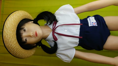         珍しい学校名入りネームタグの付いたブルマ
    