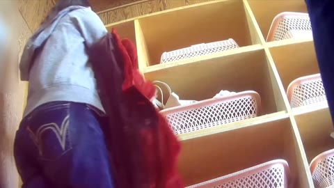         【初公開】J○の脱衣所観察
    