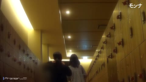         【モンナさんの脱衣所潜入 第11弾】床から見上げるプッリプッリなかみつきたくなるような雪見大福肌
    