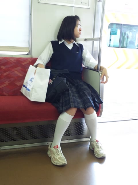         駅や電車内でみつけた可愛いCやK。画像大量
    