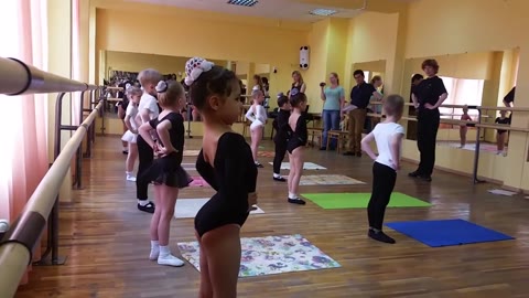         えちえちバレエ教室
    