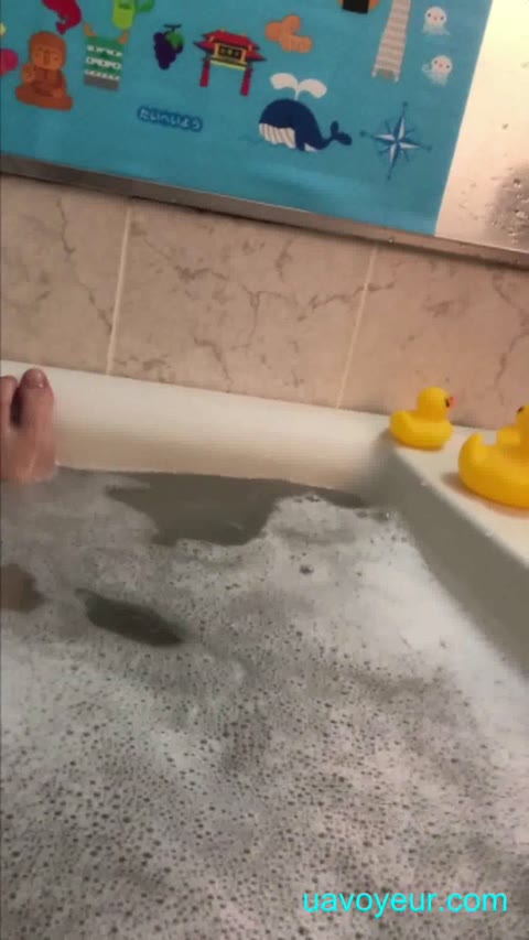         ●村●奈 中学の頃の友達にエロ目線で撮影された入浴秘映像
    