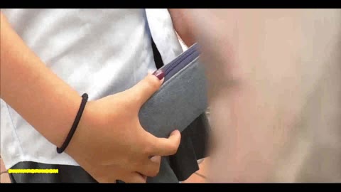         パンツ売りの女子高生にプラス○万円で生挿入
    