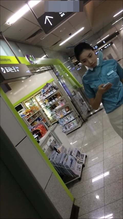         韓国ＣＡのチマパラム
    