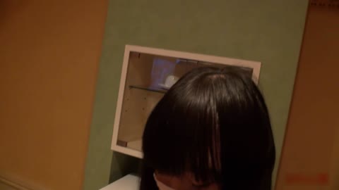         素人。街でナンパした黒髪で華奢な娘をホテルに連れ込み即ハメ
    