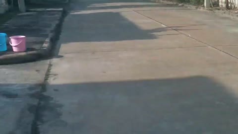         高学年美少女！胸元ユルユル水遊びハプニング・・
    