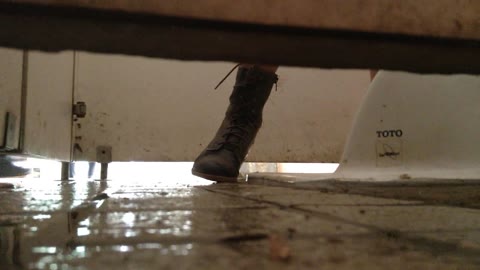         【若い女良の痴態洗面所】痴態洗面所 Vol.10　結構「逆」で行く人いるもんだ。「大」もあるよ。
    