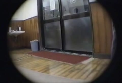         温泉脱衣所　史上１・２を争う超巨乳美女
    