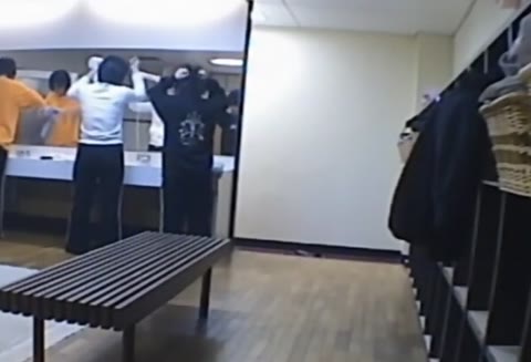         大学生脱衣場盗撮
    