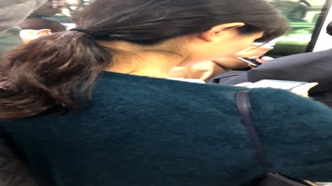         バレバレな押し付け痴漢をしっかり受け入れるうぶっ子ちゃん
    