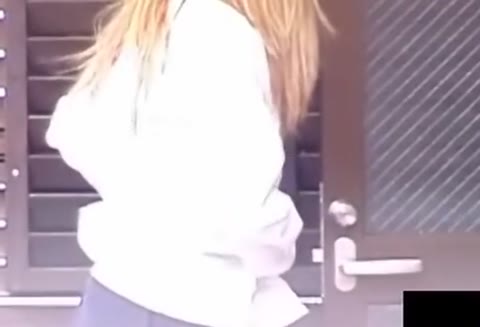         素人投稿　女子●生野外着換え盗撮
    