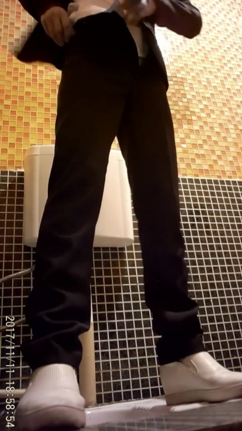         中国の可愛い子が多いバーのトイレ 第4段
    