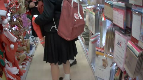         ２カメで覗かれた制服娘
    