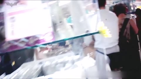         【美人店員チラ盗撮】美人店員パンチラ粘着撮り Vol.02
    