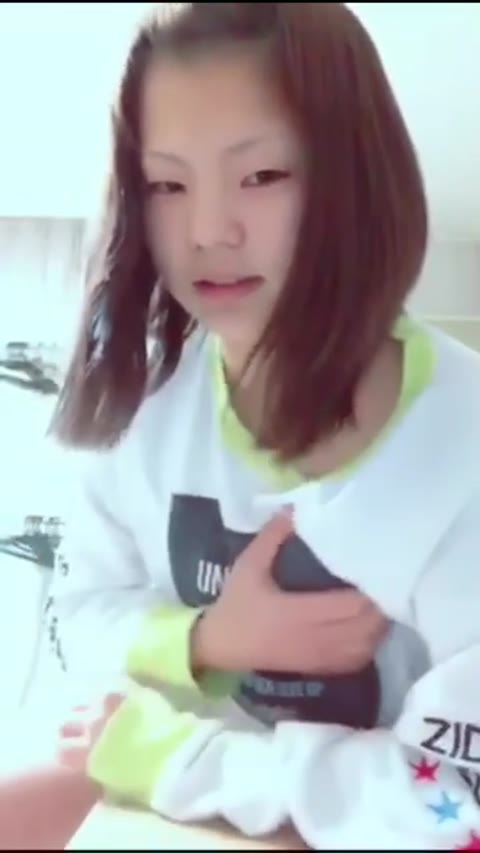         夏休みに脱ぎ脱ぎスマホ配信☆ｃ＆ｋクラスの女の子！他3作品
    