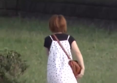         外階段でシレーっとオシッコしていた女達 4
    