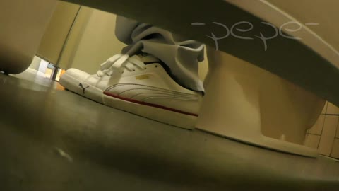         【至高洗面所盗撮】至高洗面所盗撮 05 至高の院内空爆!!お尻フリフリナース!!
    