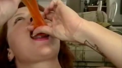         コンドームの精子を飲む女達20人
    