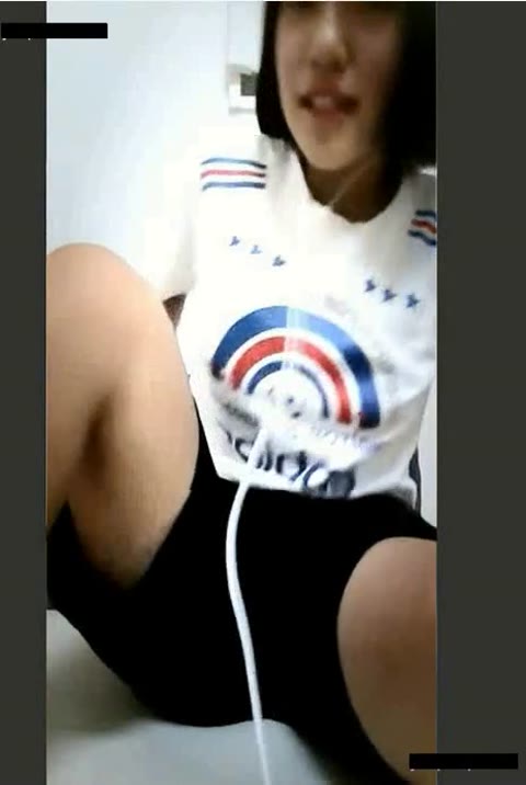         しーがお◯しておっぱい見せちゃう
    