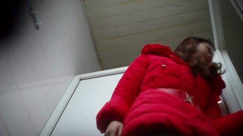         複数角度の防犯カメラ18
    