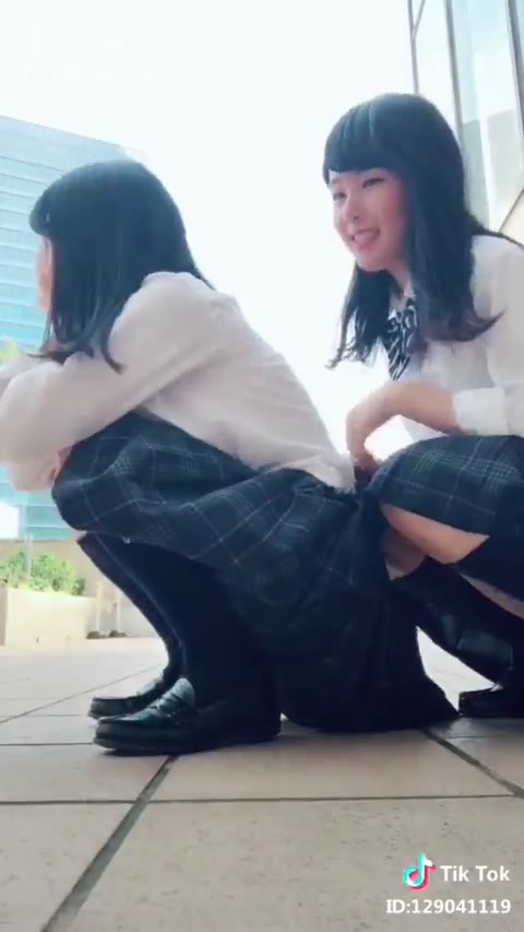         へんたい☆コスプレのツインテ美少女が制服で自撮りくぱぁ♪etc5作品
    