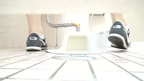         【至高洗面所盗撮】43 至高体育館 局部好きの為の下方撮り特集!!10
    