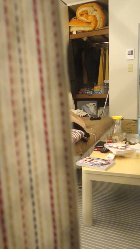         カーテンの隙間からEカップ美女が正常位で喘いでいた！！！
    