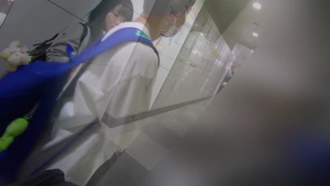         [JK顔出し]色白清楚系娘のニーハイ越しに覗くエロ過ぎる眺め☆☆
    