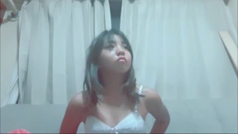         立ち上がって 「ひだり～　みぎ～　クイッ」
    