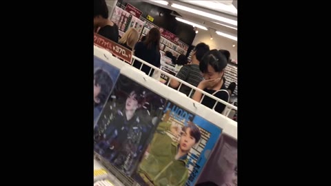         超ミニで純白サテン♪美尻の美少女JKに密着！ほかエース靴CAMetc４本
    