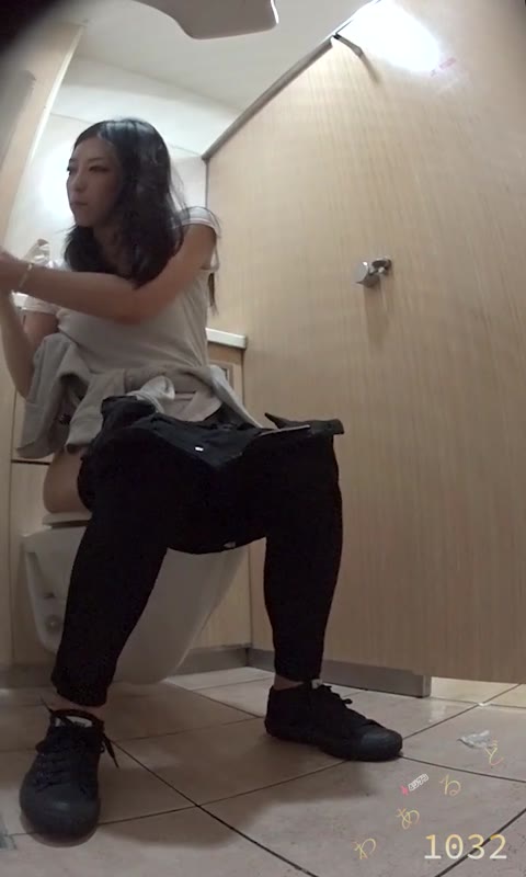         洋式）美人をのぞき見　09
    