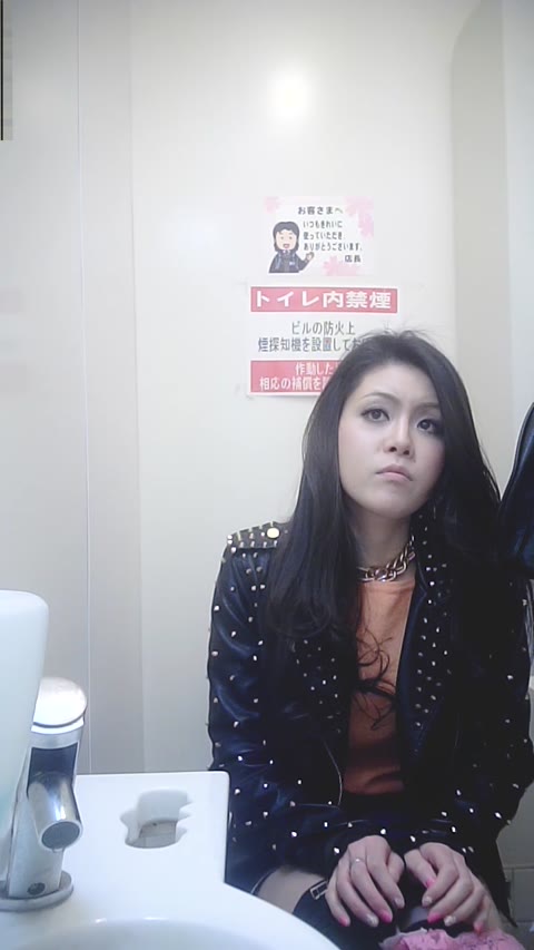         【早期特価】美女コンビニトイレ05-02
    