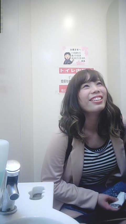         【早期特価】美女コンビニトイレ05-03
    