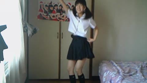         JKコスでパンチラダンス配信
    