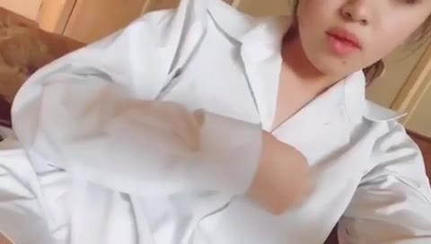         日本一の美乳を持つ超美少女ＪＫがついに乳首丸出し＆コリコリオナ♪
    