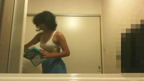         次女c2　発育途上のカラダを隠し撮り
    