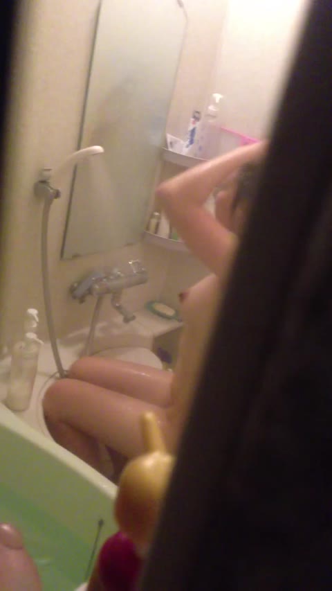         細身で巨乳な美ボディー【民家風呂湯けむり美女　Vol.19】
    