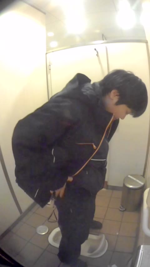         特定要素高めな和式横から姿どり
    