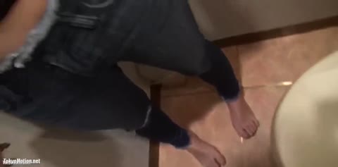         関西女子☆トイレでフェラ
    