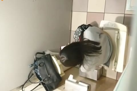         無修正 粘着撮！ストーキングトイレ
    