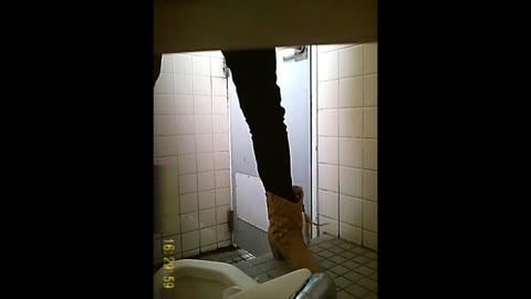         トイレの秘密 5
    