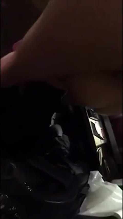         ネカフェでこっそりハメちゃいました
    