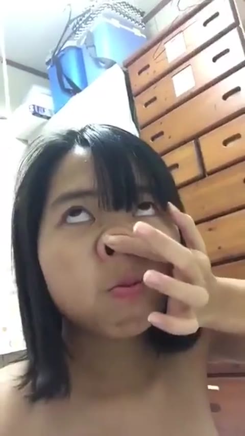         Cアヘ顔で全裸Ｗピース
    