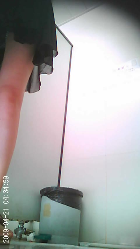         中華丸見えトイレ８人
    