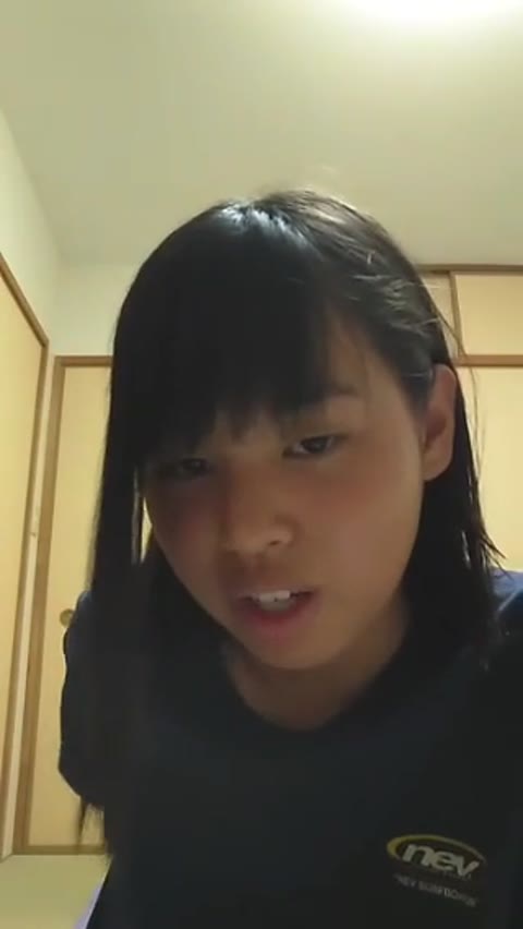         おだてられて生脱ぎ配信
    